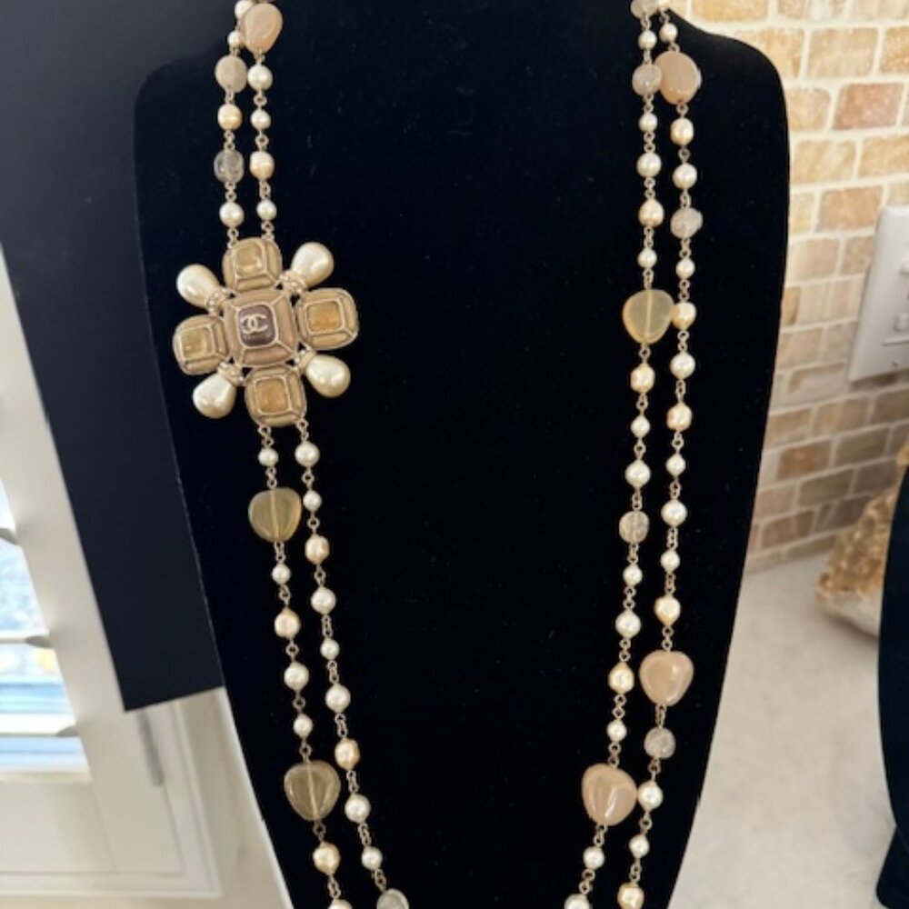 CHANEL Pearl & Bead Necklace